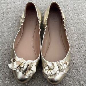 New Tory Burch Blossom Metallic Gold Ballet Flats with Floral Accents 7.5